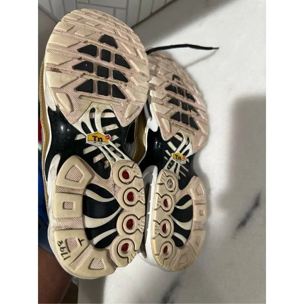 Nike Women Air Max Plus TN Metallic Gold 605112-055. Women’s size: 9.5